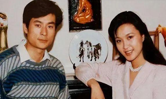 奇趣分分彩：刘晓庆私生活上热搜，公众为何对前辈艺人宽容？绯闻、“弃养”都不骂