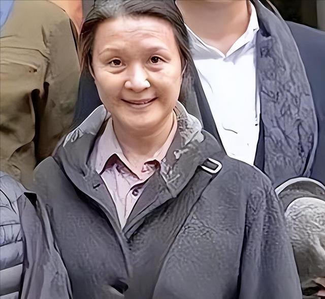 奇趣分分彩：刘晓庆私生活上热搜，公众为何对前辈艺人宽容？绯闻、“弃养”都不骂