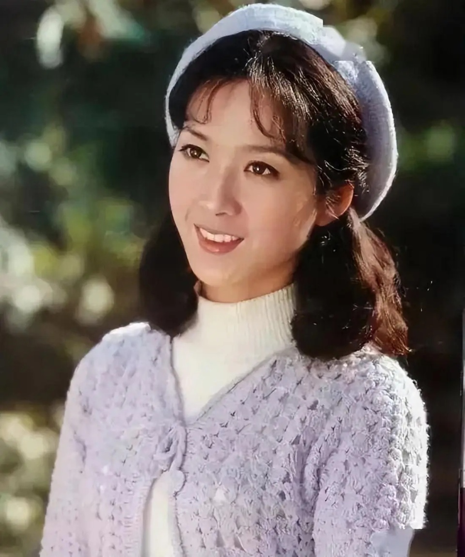 奇趣分分彩：刘晓庆私生活上热搜，公众为何对前辈艺人宽容？绯闻、“弃养”都不骂