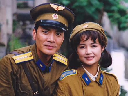 奇趣分分彩：刘晓庆私生活上热搜，公众为何对前辈艺人宽容？绯闻、“弃养”都不骂