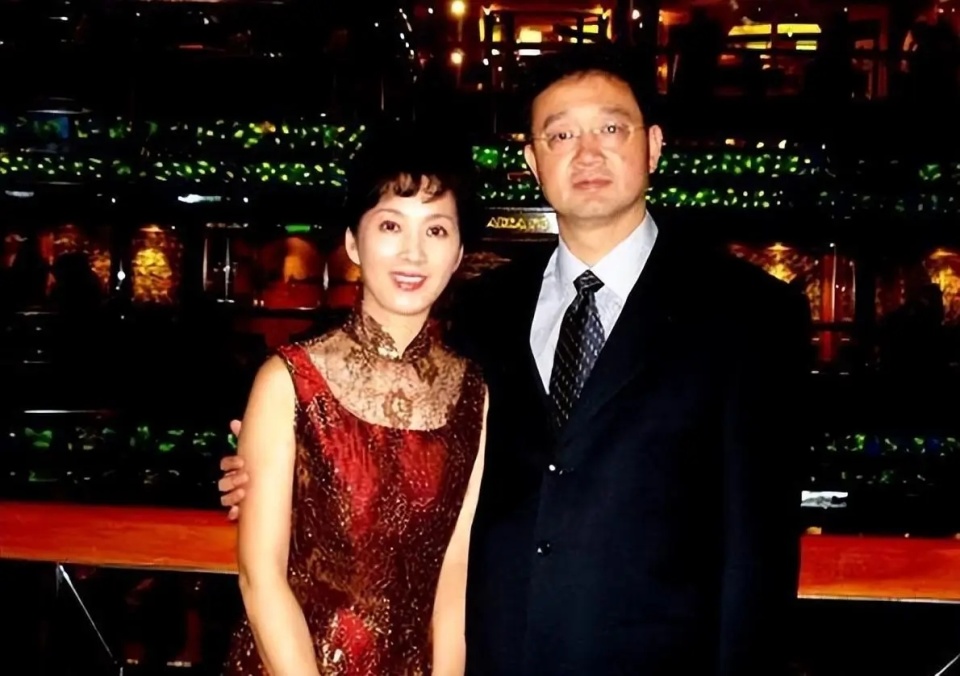 奇趣分分彩：刘晓庆私生活上热搜，公众为何对前辈艺人宽容？绯闻、“弃养”都不骂